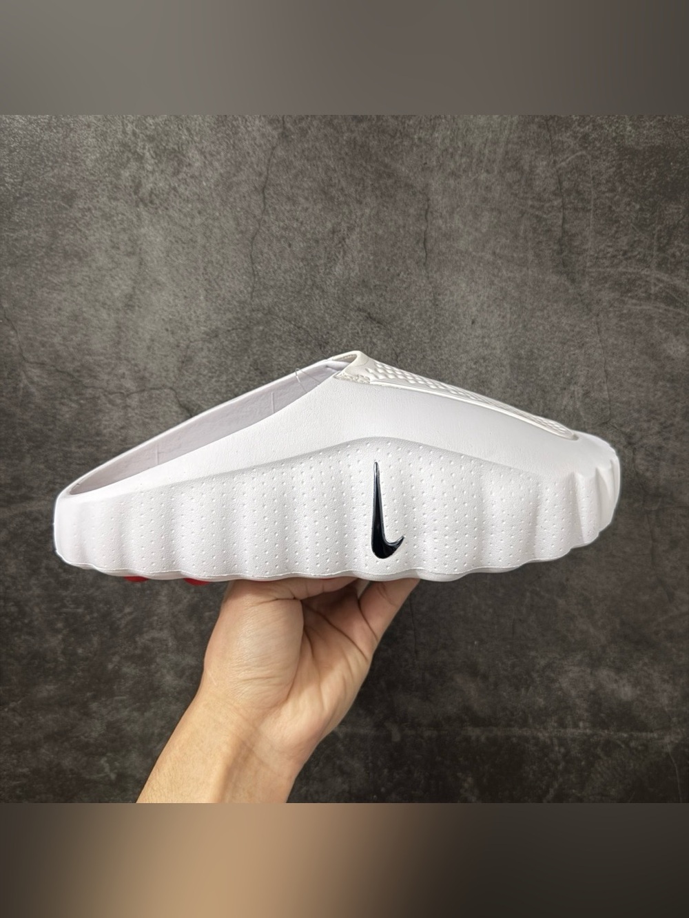 Brand new Nike Mind 001 slippers (box not included)